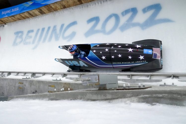 Humphries has big lead for US at midpoint of Olympic monobob